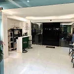 Titanic Residence-7 Minute Walk To The โรงแรม
