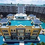 Arcadia Continental - Floor - Pool View *