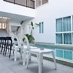 The Inn10 Pool Pattaya, Entire 9 Bedroom 22 Guests, Private Pool, 5 Parking Lots วิลล่า *