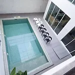 The Inn10 Pool Pattaya, Entire 9 Bedroom 22 Guests, Private Pool, 5 Parking Lots Pattaya
