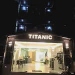 โรงแรม Titanic Residence-7 Minute Walk To The