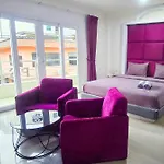 Titanic Residence-7 Minute Walk To The โรงแรม