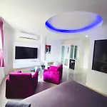 Titanic Residence-7 Minute Walk To The 4*