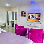 โรงแรม Titanic Residence-7 Minute Walk To The