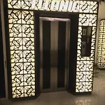 Titanic Residence-7 Minute Walk To The โรงแรม