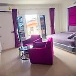 Titanic Residence-7 Minute Walk To The โรงแรม 4*