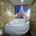 โรงแรม Titanic Residence-7 Minute Walk To The