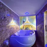 Titanic Residence-7 Minute Walk To The โรงแรม Pattaya