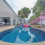 Villa Margarita Pool Pattaya