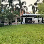 B52 Pool Villa Pattaya