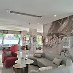 Man Tony Hotel Pattaya