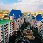 Luxury 2-Bedroom Sea View Escape