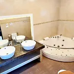 Wowland Luxury Pool Walking Street Villa