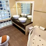 Wowland Luxury Pool Walking Street Villa *