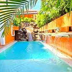 Wowland Luxury Pool Walking Street Villa