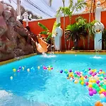 Tucheland Luxury Pool Walking Street วิลล่า Pattaya