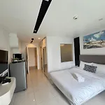 Apartment Center & Hot Hot Hot *