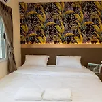 โรงแรม Sea 3*