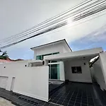 Binsbarry Villa 4 Bedroom 5 Bath Pool Villa Near Walking Street And Jomtien Beach