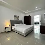 Binsbarry Villa 4 Bedroom 5 Bath Pool Villa Near Walking Street And Jomtien Beach