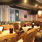 Romeo Palace