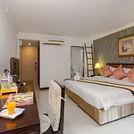 เดอะ โกลเด้น วิล บูติคแอนด์สปา 3* Pattaya