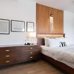 The Corner 3*