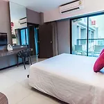 J Hotel 4*