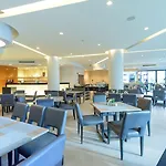 J Hotel 4*