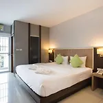 Hotel April 3*