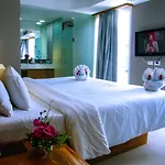 Oyo 143 Dday Resotel Hotel Pattaya
