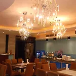 Oyo 143 Dday Resotel Hotel 4*