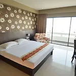 โรงแรมเวลคัม พลาซ่า 3*
