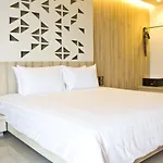Tsix5 Phenomenal โรงแรม