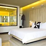 Tsix5 Phenomenal โรงแรม 5*