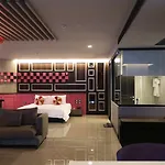 Tsix5 Phenomenal โรงแรม