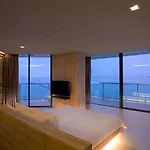 Tsix5 Phenomenal โรงแรม