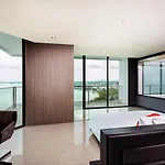Tsix5 Phenomenal โรงแรม Pattaya