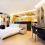 Tsix5 Phenomenal โรงแรม