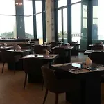 Tsix5 Phenomenal โรงแรม 5*