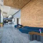Tsix5 Phenomenal โรงแรม 5*