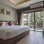 The Agate Boutique 4*