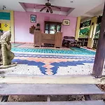 Sutus Court 2 Hotel