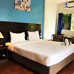 Sutus Court 2 3*