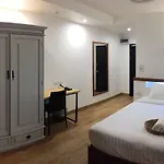 The Corner 3*