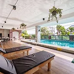 The Corner โรงแรม