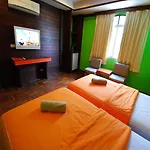 Hotel The Palm Delight