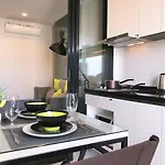 อพาร์ทเม้น The Base - Large Luxury, 1 Bedroom, Sea View - Centre - 963