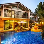 4poolvillas