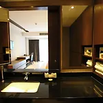 โรงแรมซีซั่นไฟว์ (SHA Certified)